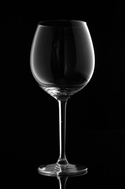 a glass of red wine  - Foto, afbeelding