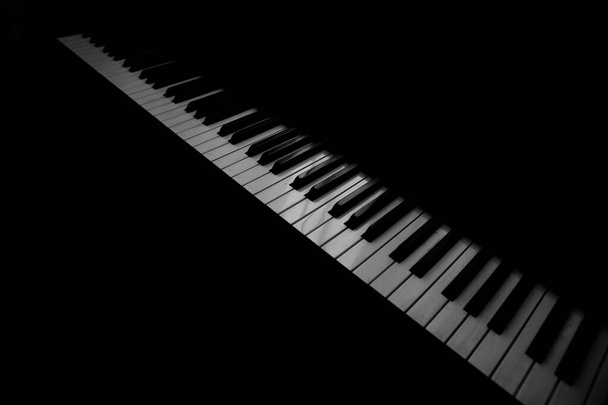 Background music, black and white piano keys in the dark - Fotoğraf, Görsel