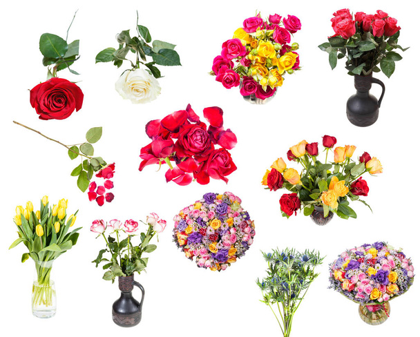 conjunto de varias rosas y flores en jarrones aislados sobre fondo blanco - Foto, Imagen