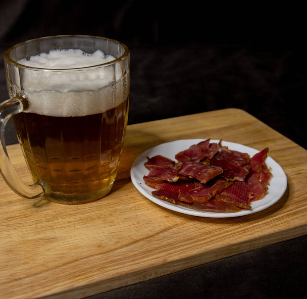 a beer mug with a meat snack - Zdjęcie, obraz