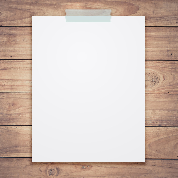 Empty white paper sheet stick on wood texture background. - Foto, imagen