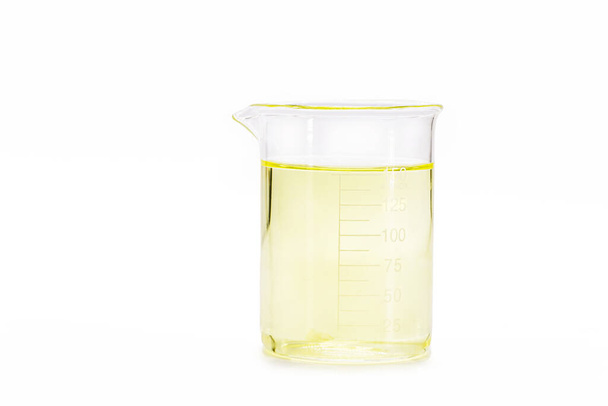 flacon contenant du chlorite de sodium, composé chimique de formule chimique NaClO. Utilisé dans le segment du sucre et de l'alcool ainsi que dans le traitement et la désinfection de l'eau. - Photo, image