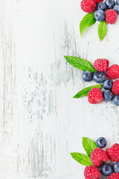  raspberries and blueberries - Фото, зображення