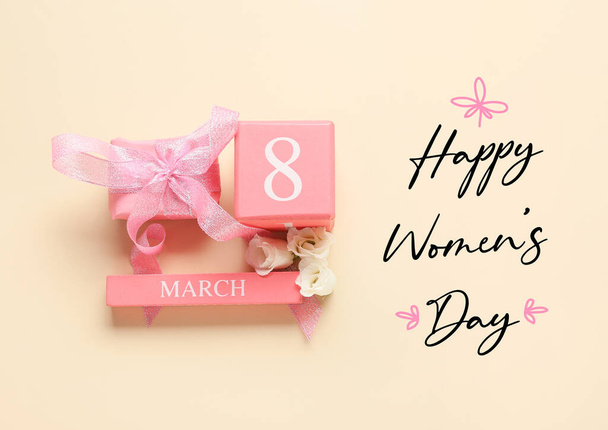 Hermosa tarjeta de felicitación para la celebración del Día Internacional de la Mujer con calendario y regalo - Foto, Imagen
