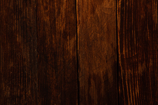 結び目や爪の穴とヴィンテージ茶色の木の背景色。古い塗装木の壁。ブラウン抽象的な背景。ヴィンテージ木製ダーク水平ボード。コピースペース付きフロントビュー. - 写真・画像