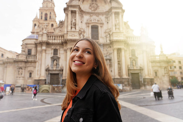 Tourist girl visiting Murcia with the Cathedral Church of Saint Mary on the background, Murcia, Spain - Foto, afbeelding