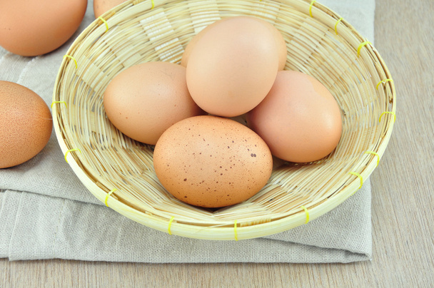 Eggs on Basket  - Foto, Bild