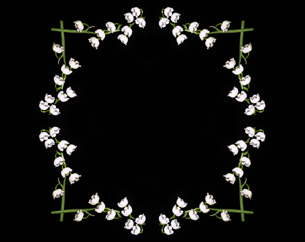 Лили из долины цветок на черном фоне. природа - Фото, изображение
