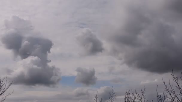 Nubes tormentosas
 - Metraje, vídeo