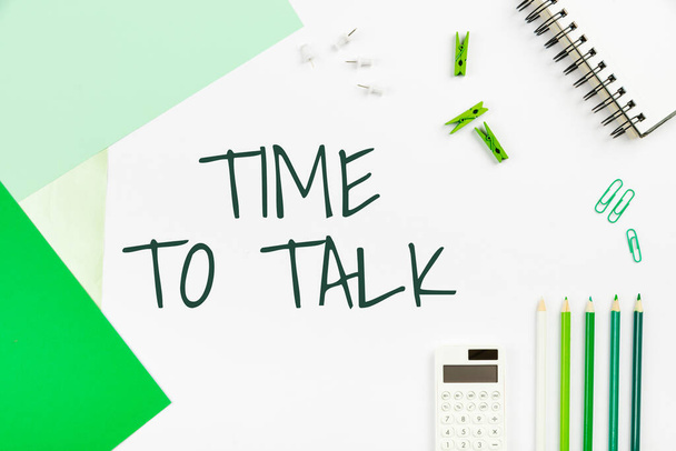 Konzeptionelle Anzeige Time To Talk. Konzeptionelles Foto, um mit der Person gründlich zu diskutieren oder Informationen zu vermitteln - Foto, Bild