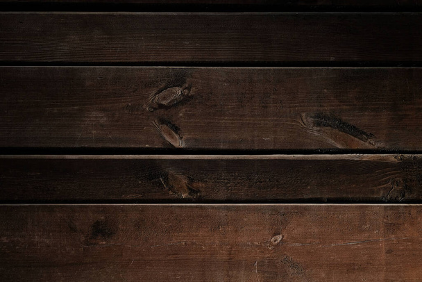 Houten horizontale bruine planken achtergrond. Bruine houten planken close-up. Textuur van beschilderde bruine hekplanken. Houthek, bureauoppervlak.  - Foto, afbeelding