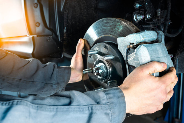 Checking the brake discs of a modern car. Vehicle braking system. - Foto, Imagen
