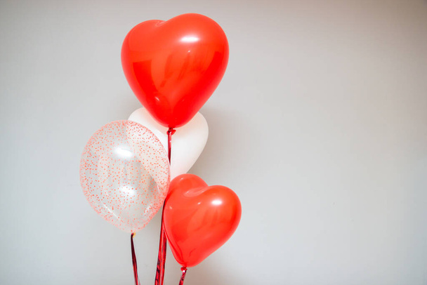 Balloons in the form of hearts for Valentine's Day, a set of balloons of hearts - Foto, imagen