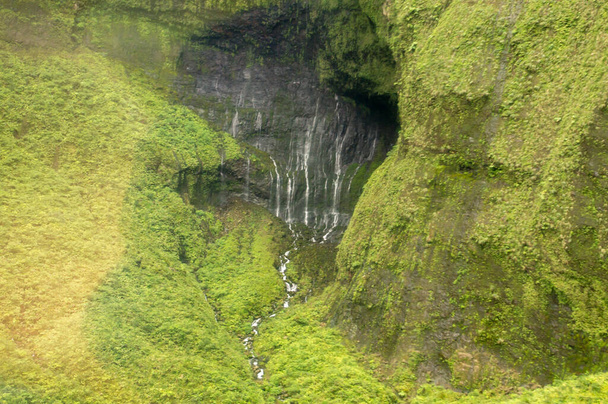 De Muur van Tranen in de krater van de Waialeale op Kauai, Hawaï - Foto, afbeelding