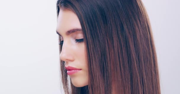 Sleek and straight hair is the look of the day. 4k video footage of a beautiful young woman with gorgeous hair posing in the studio. - Filmagem, Vídeo