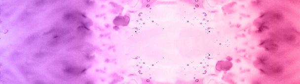 Pastel roze paars abstracte aquarel spatborstels textuur illustratie kunst papier - Creatieve Aquarelle geschilderd, geïsoleerd op witte achtergrond brede panoramische web banner, doek voor ontwerp, handtekening - Foto, afbeelding