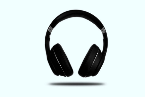 навушники бездротові ізольовані на білому фоні
 - Фото, зображення