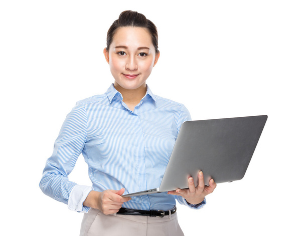 Businesswoman using laptop computer - Foto, imagen
