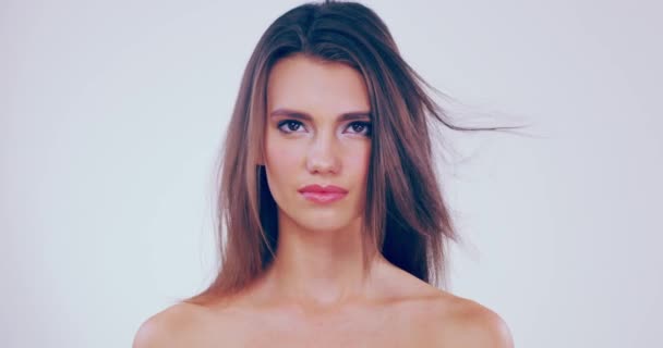 Whos got the most gorgeous hair She does. 4k video footage of a beautiful young woman with gorgeous hair posing in the studio. - Filmati, video