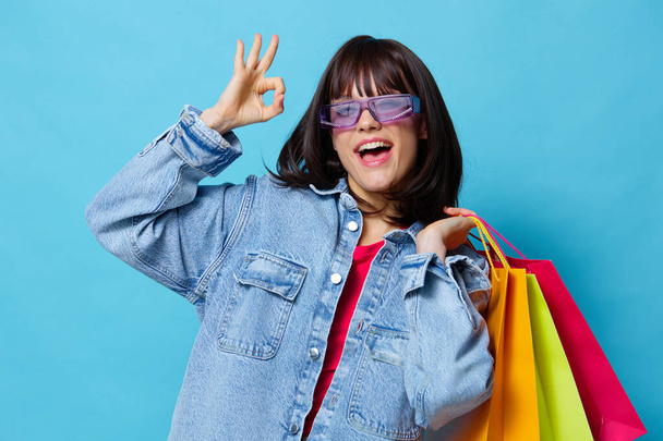 donna shopping nel negozio divertimento intrattenimento Stile di vita moda - Foto, immagini