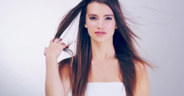 Her hair has the perfect bounce to it. 4k video footage of a beautiful young woman with gorgeous hair jumping up and down in the studio. - Filmati, video