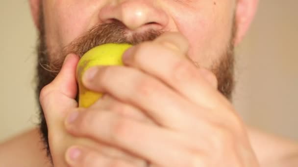 Homem comendo maçã
 - Filmagem, Vídeo