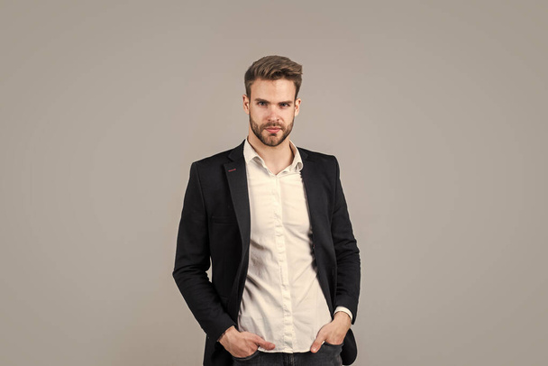 Following his personal style. groomed hairstyle. male beauty and fashion look. formal office costume for bearded guy. unshaven handsome man with bristle. hairdresser concept. young and confident boss - Fotografie, Obrázek