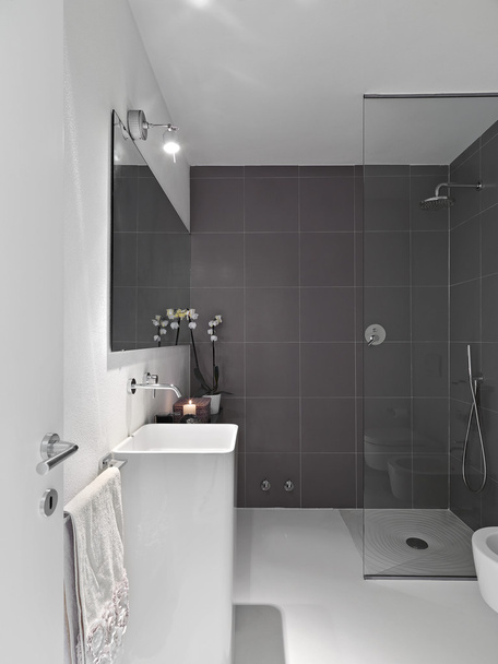 A modern bathroom - Фото, изображение