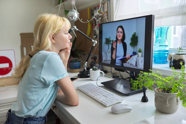 Online session of a teenage girl and a psychologist, social worker - Fotó, kép