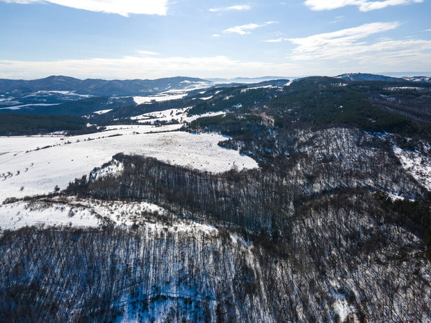Aerial Winter view of Lyulin Mountain covered with snow, Sofia City Region, Bulgaria - Foto, Imagem