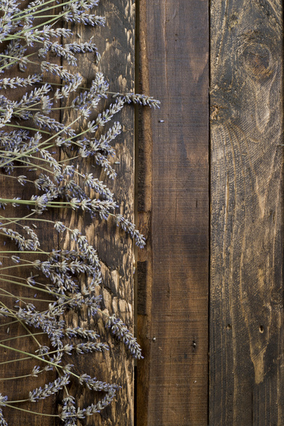 levandule na rustikální dřevěné pozadí - Fotografie, Obrázek