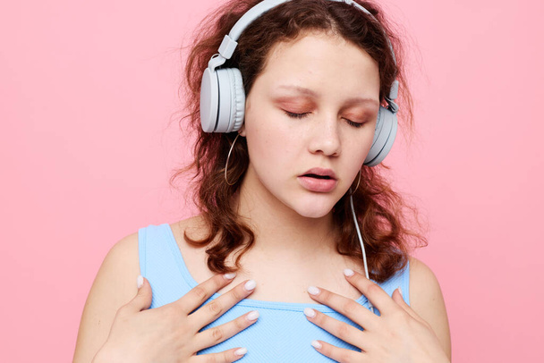 cute girl with headphones music emotions entertainment technology - Fotografie, Obrázek