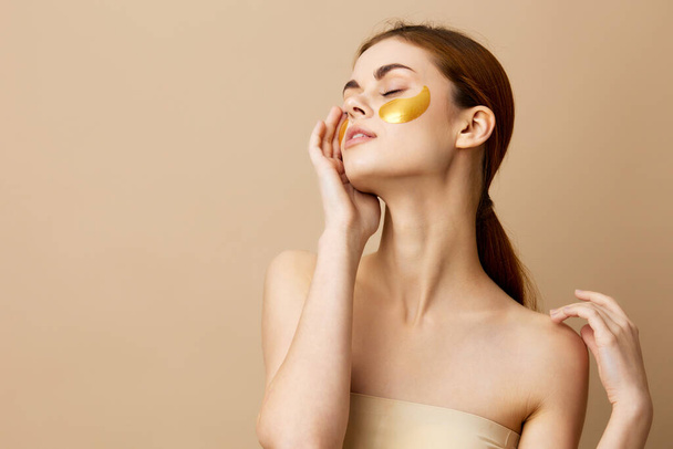 portrait femme soin de la peau visage patchs épaules nues hygiène close-up Lifestyle - Photo, image