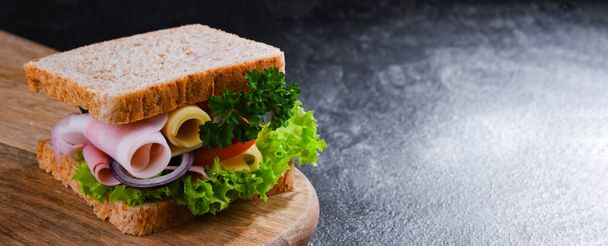 Sandwich with cheese and ham and fresh vegetables - 写真・画像
