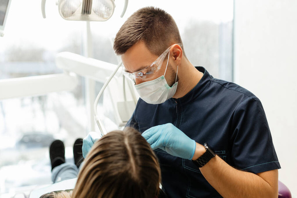 the dentist examines the patient's oral cavity - Photo, Image