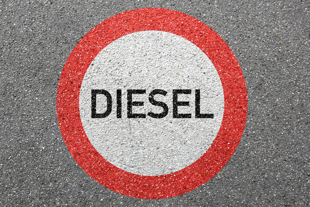 Diesel οδήγησης απαγόρευση οδικής πινακίδας δρόμου δεν επιτρέπεται έννοια ζώνης - Φωτογραφία, εικόνα