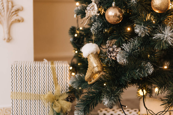 Christmas tree with beautiful toys, stylish Christmas and New Year decor - Fotoğraf, Görsel