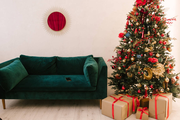 Christmas tree with beautiful toys, stylish Christmas and New Year decor - Фото, зображення