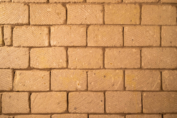 muur gebouwd van stenen blokken tufsteen - Foto, afbeelding