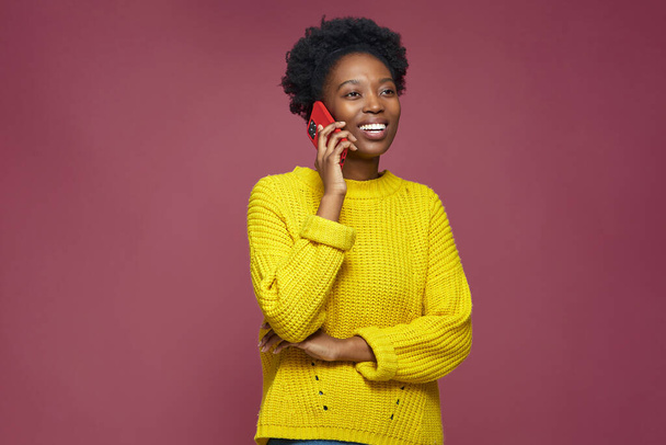Smartphone call. Joyful friendly laughing young african american woman chatting with friend on phone, sharing good news. - Valokuva, kuva