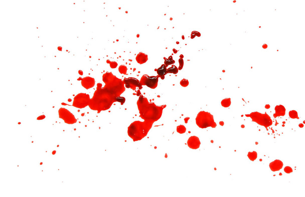  Salpicadura de sangre roja y gotas aisladas sobre fondo blanco con gradiente rojo.Escena del crimen. Asesinato y crimen  - Foto, imagen