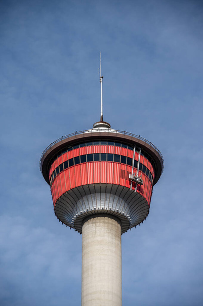 Näkymä maamerkki Calgary Tower. - Valokuva, kuva
