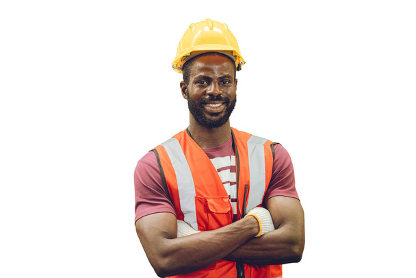 Porträt afrikanischer schwarzer Arbeiter, der auf weißem Hintergrund isoliert lächelt - Foto, Bild