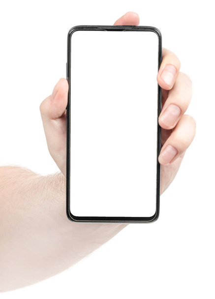 Mano masculina sosteniendo el nuevo teléfono inteligente negro con pantalla en blanco fondo blanco aislado. Manos de hombre usando el camino de recorte del teléfono. espacio en blanco para diseñador - Foto, imagen