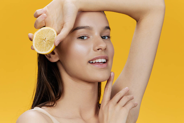 brunette half a lemon vitamins health cosmetology close-up Lifestyle - Foto, Imagem