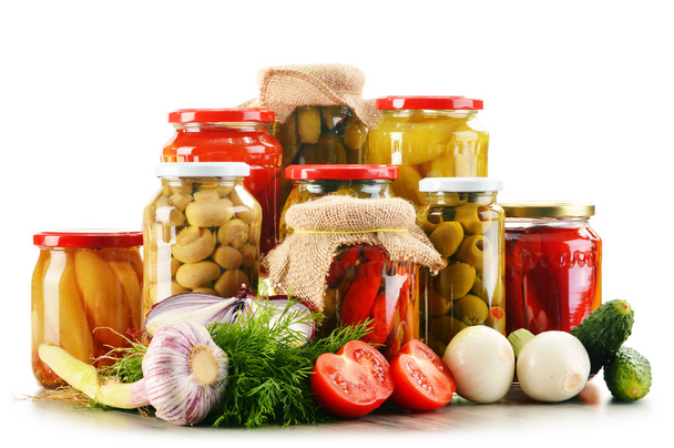 Composição com jarros de legumes em conserva. Alimentos marinados - Foto, Imagem