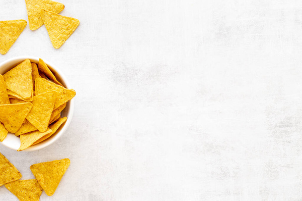 Tortilla nachos chips in bowl. Mexican food background - Foto, immagini