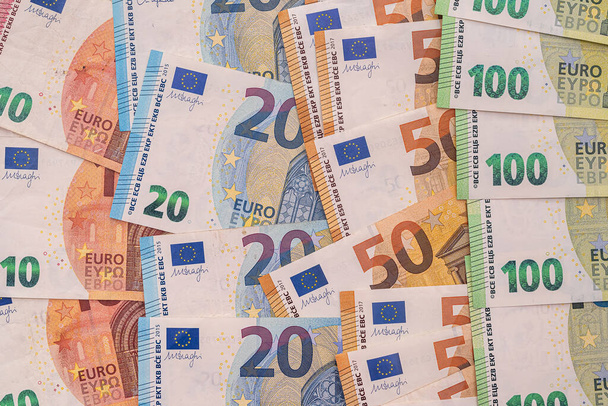 Kasa erilaisia euroseteleitä. rahoituskäsite - Valokuva, kuva
