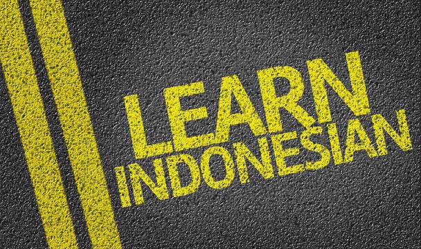 Apprendre l'indonésien écrit sur la route
 - Photo, image