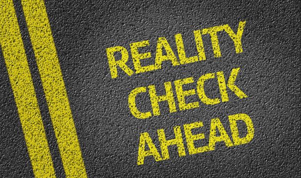 Reality Check Ahead écrit sur la route
 - Photo, image